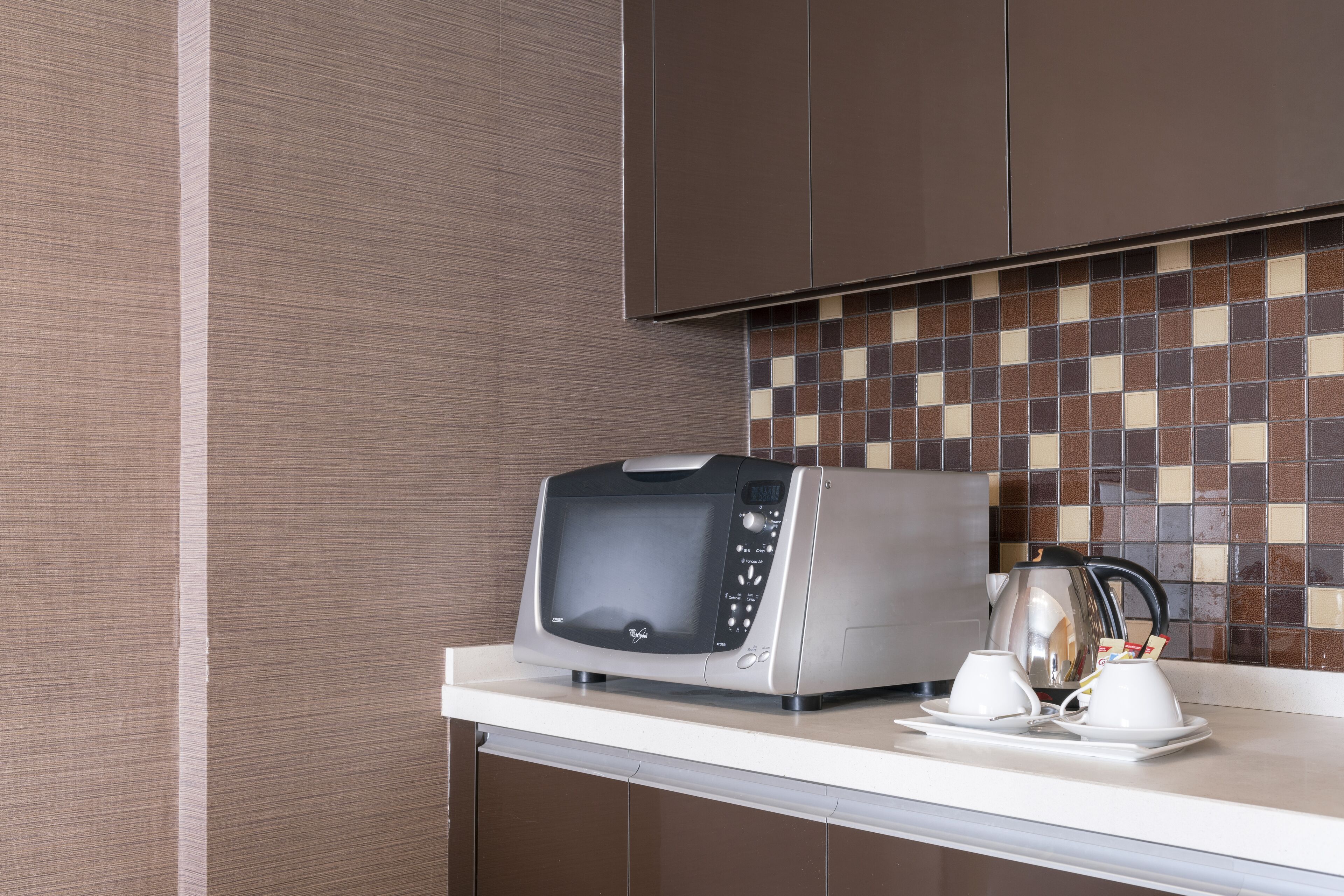 executive suite | living room | 42-inch lcd tv with cable channels, tv