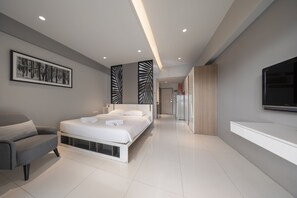 Superior King Bed | 미니바, 객실 내 금고, 책상, 방음 설비