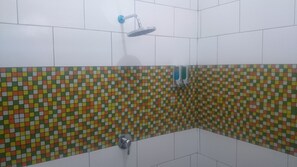 Superior Room | Bathroom | Shower, free toiletries, towels - Agus Beach Inn (Kuta)