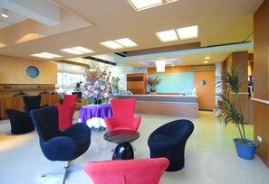 Lobby sitting area - 21 Holiday Resort (Luye)
