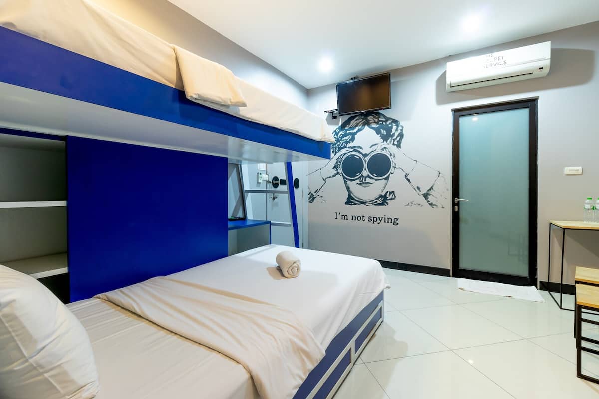 Side Kick Two Bunk Bed - Private (Bunk Bed in mixed Dormitory room) | Escrivaninha, Wi-Fi de cortesia, roupa de cama