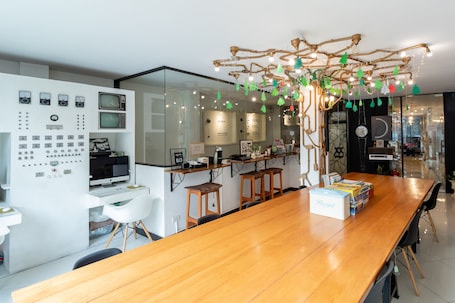 Se sirven cenas y cocina tailandesa