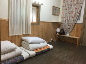 Twin Room | Premium bedding, individually decorated, individually furnished - Momojein Guest House - Hostel (Gyeongju)