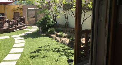 Momojein Guest House - Hostel