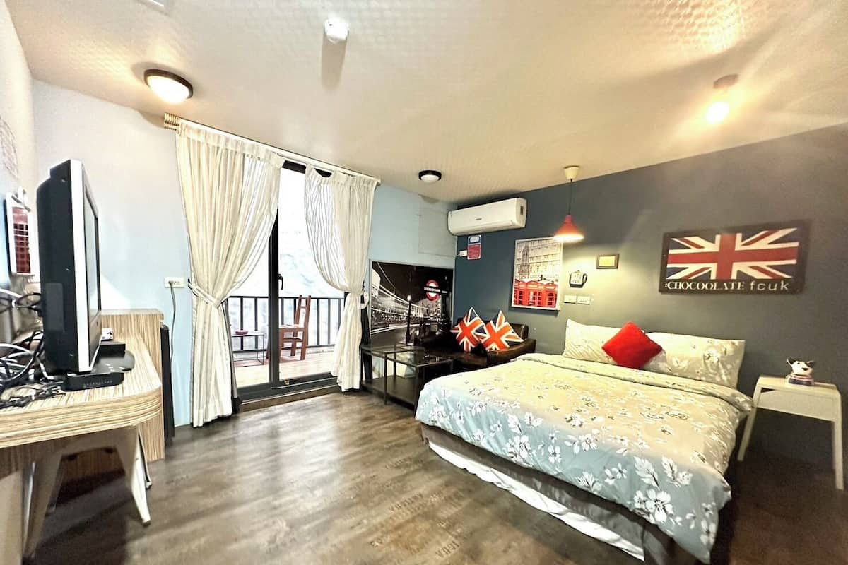 Quarto casal, sem janelas, na torre | Escrivaninha, Wi-Fi de cortesia