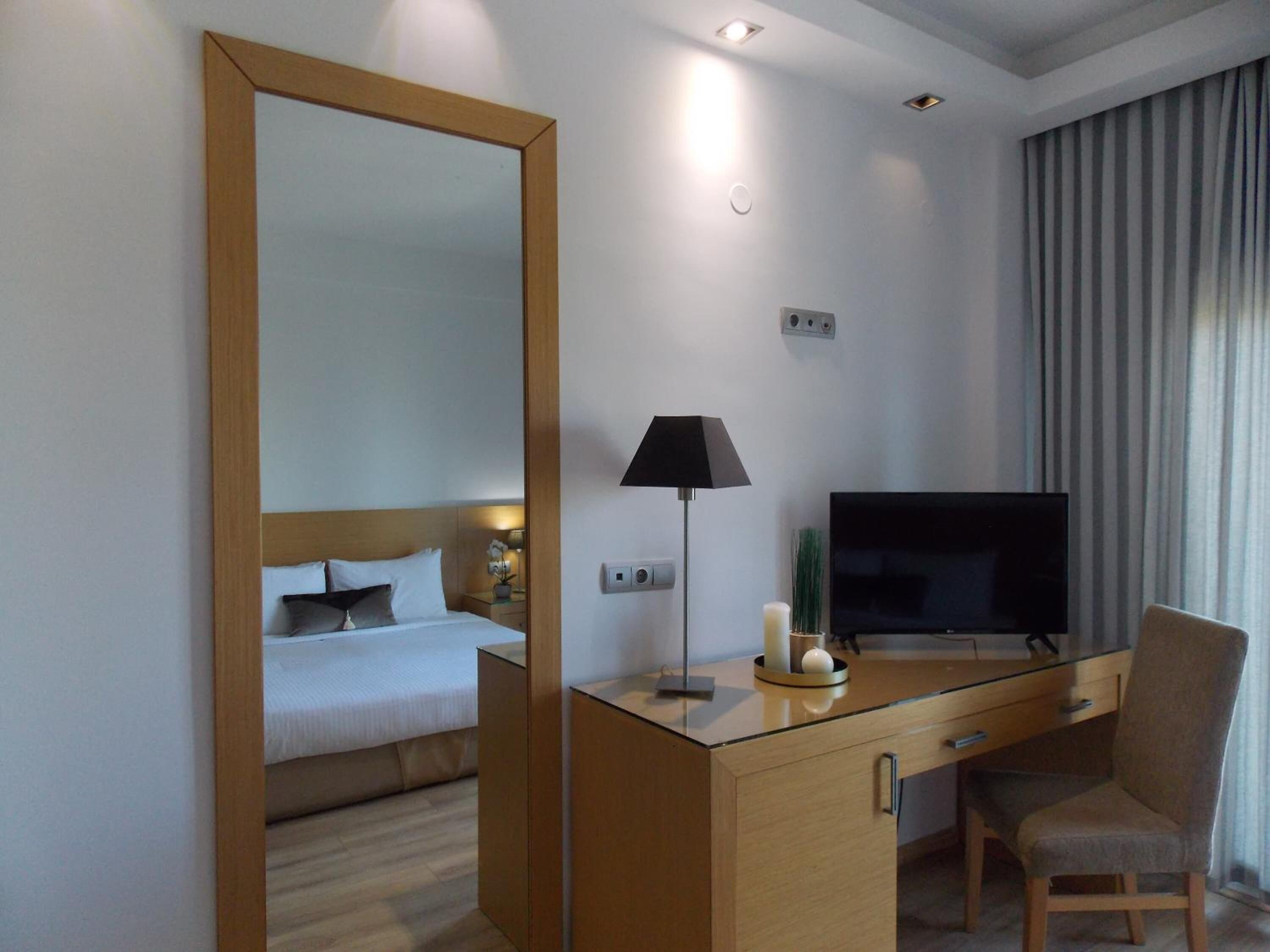 In-room safe, rollaway beds, free WiFi