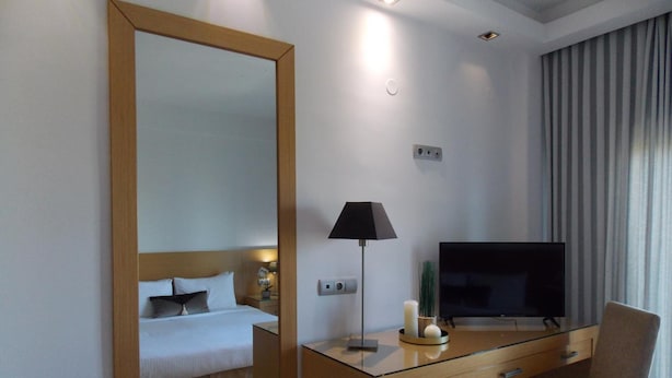 In-room safe, rollaway beds (surcharge), WiFi (free) - Alexandros (Chalkidona)