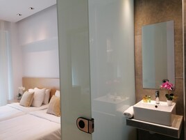 In-room safe, rollaway beds, free WiFi