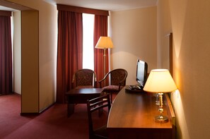 小型双人房 | 办公桌、熨斗/熨板、免费 WiFi、床单