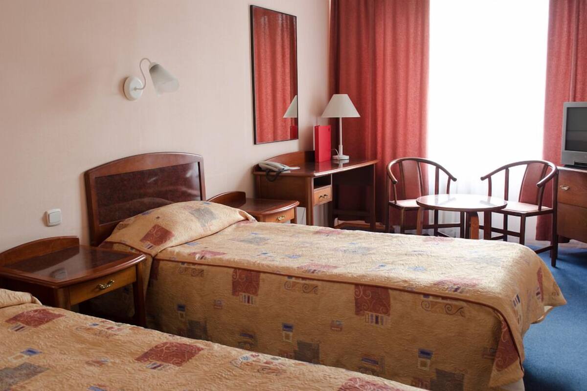Traditional Double or Twin Room | Desk, iron/ironing board, free WiFi, bed sheets