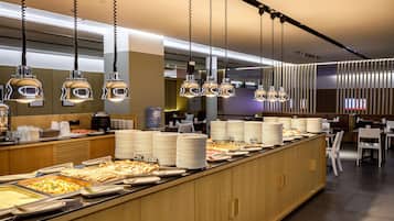 每日供應自助早餐 (每人 RUB850)