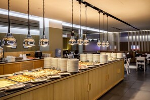 每日供应自助式早餐（每人 RUB 850）