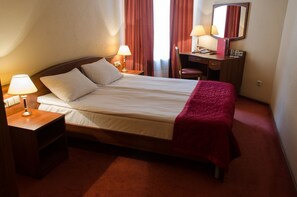 高级双人房 | 办公桌、熨斗/熨板、免费 WiFi、床单