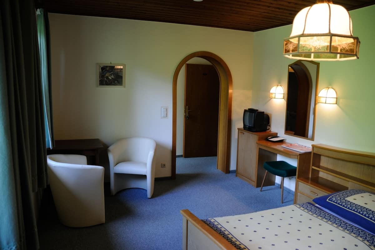 double room, garden view | in-room safe, desk, free wifi, bed sheets