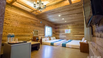 Familienzimmer, 1 Schlafzimmer, 2 Bäder | Schreibtisch, schallisolierte Zimmer, kostenloses WLAN, Bettwäsche