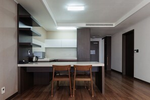 皇家套房 (2 bedrooms and 2 bathrooms) | 遮光布/窗簾、免費無線上網、床單