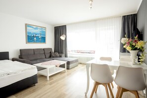 Apartment, 1 Wohnschlafraum + 1 Schlafzimmer (incl. 50 Euro Cleaning Fee) | Hypo-allergenic bedding, free WiFi - Familien- & Aparthotel Strandhof (Butjadingen)