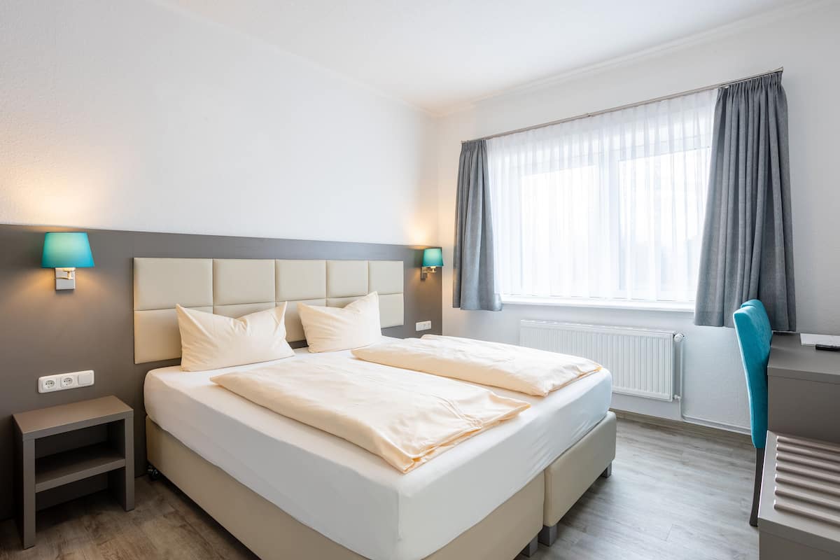 Double Room, 1 Double Bed (incl. 50€ Cleaning Fee) | 2 bedrooms, hypo-allergenic bedding, free WiFi