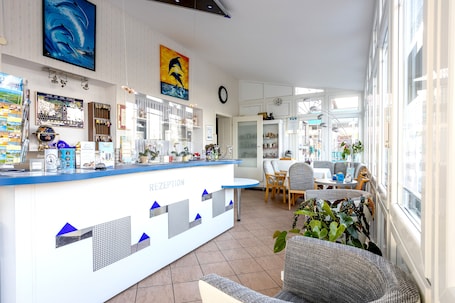 Reception. Familien- & Aparthotel Strandhof