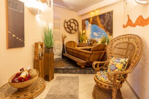 双人护理室、桑拿、身体护理、热石按摩、瑞典式按摩、体膜护理