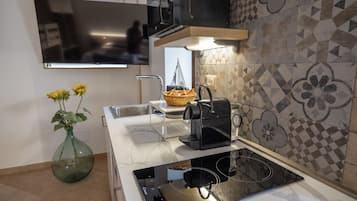 Ropa de cama de alta calidad, minibar y decoración personalizada