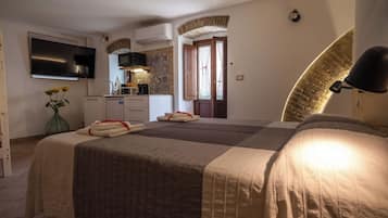 Ropa de cama de alta calidad, minibar y decoración personalizada