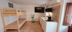 Monolocale con Balcone | Premium bedding, minibar, individually decorated, desk - B&B La Suite (Milazzo)