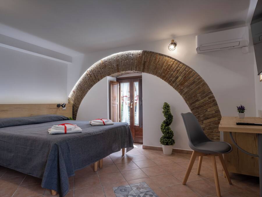 Panorama kamer, 1 twee- of 2 eenpersoonsbedden | Badkamer | Een douche, een regendouche, gratis toiletartikelen, een haardroger