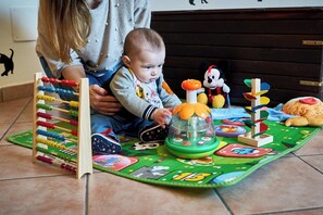 Hochwertige Bettwaren, Minibar, individuell dekoriert, Schreibtisch