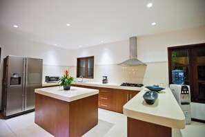 Full-size fridge, microwave, stovetop, coffee/tea maker