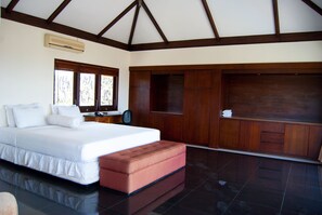 5 bedrooms, desk, rollaway beds, free WiFi - The Rishi Balangan (Jimbaran)