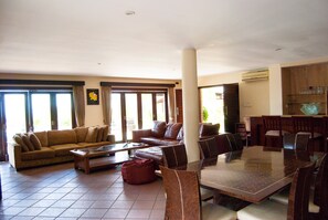 In-room dining - The Rishi Balangan (Jimbaran)