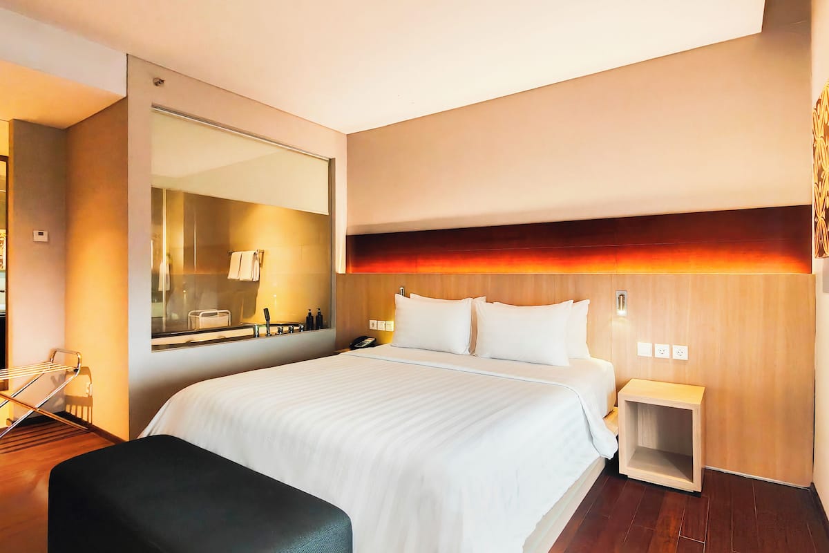 Residence Suite | In-room safe, desk, laptop workspace, soundproofing