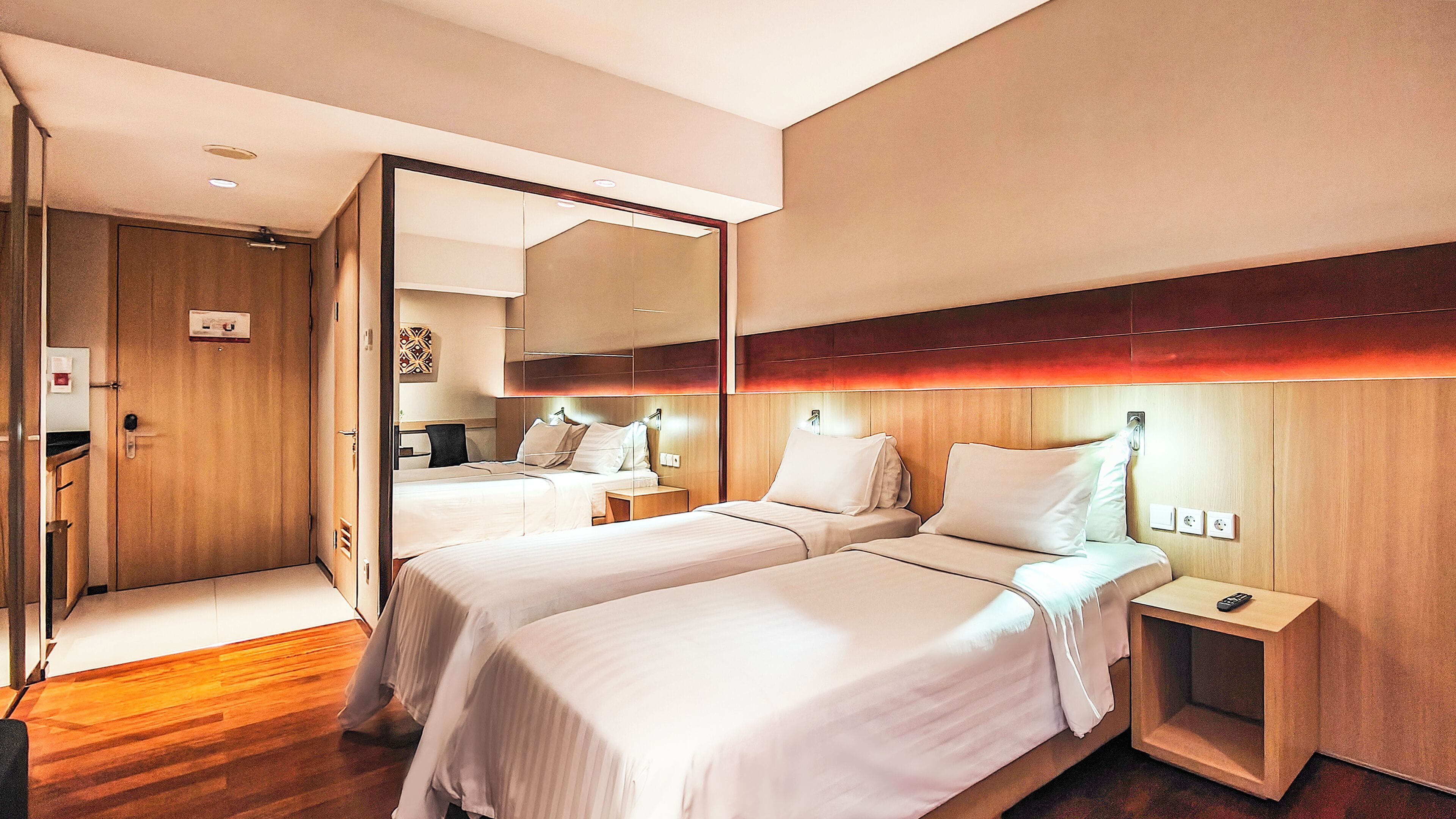 Deluxe Twin | In-room safe, desk, laptop workspace, soundproofing