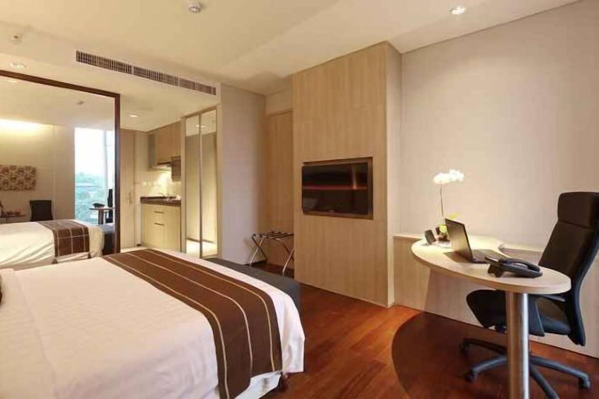 In-room safe, desk, laptop workspace, soundproofing