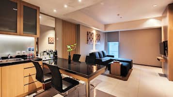 Executive Suite | Living area | LCD TV