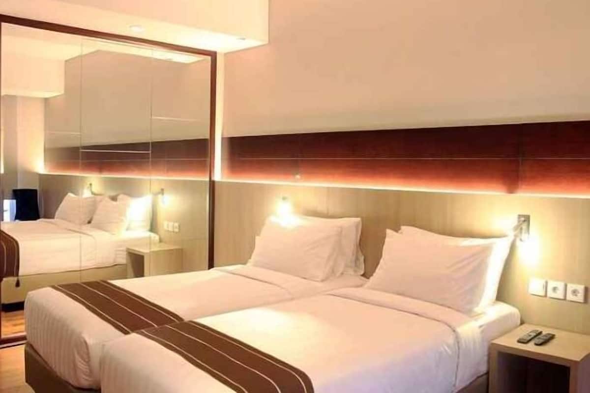 In-room safe, desk, laptop workspace, soundproofing