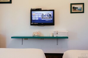 Habitación cuádruple | Escritorio, cortinas blackout, insonorización y camas extra 