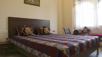 Premium bedding, rollaway beds, free WiFi