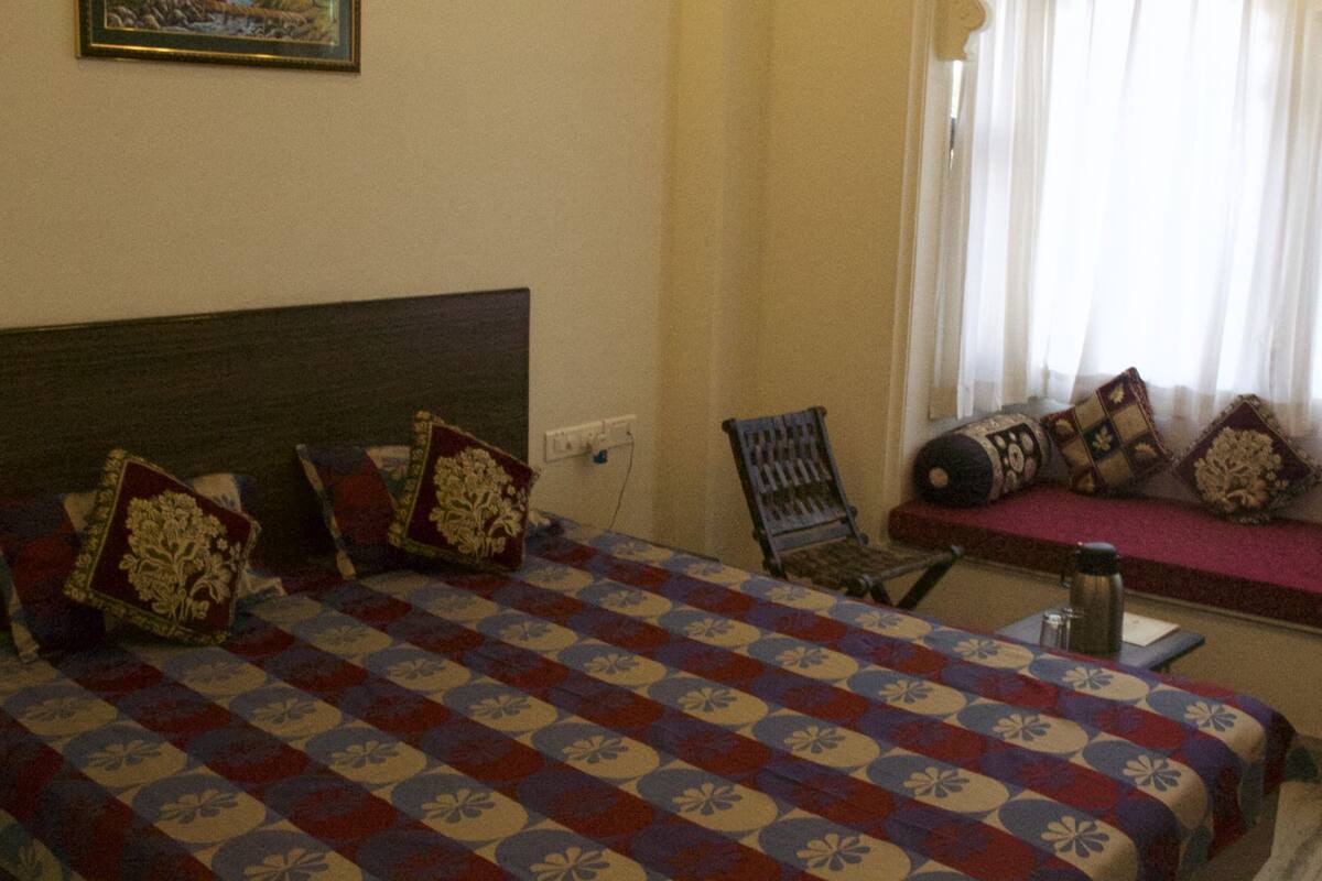 Premium bedding, rollaway beds, free WiFi