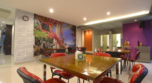 供應早餐、午餐、晚餐；印尼菜