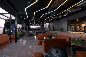 Breakfast, lunch, dinner served; international cuisine - Grand Edge Hotel Semarang (Semarang)