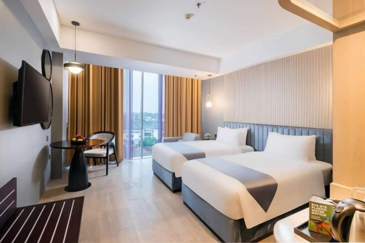 Premium bedding, minibar, in-room safe, desk