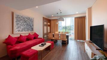 Executive Suite | Luxe beddengoed, een minibar, een kluis op de kamer, een bureau