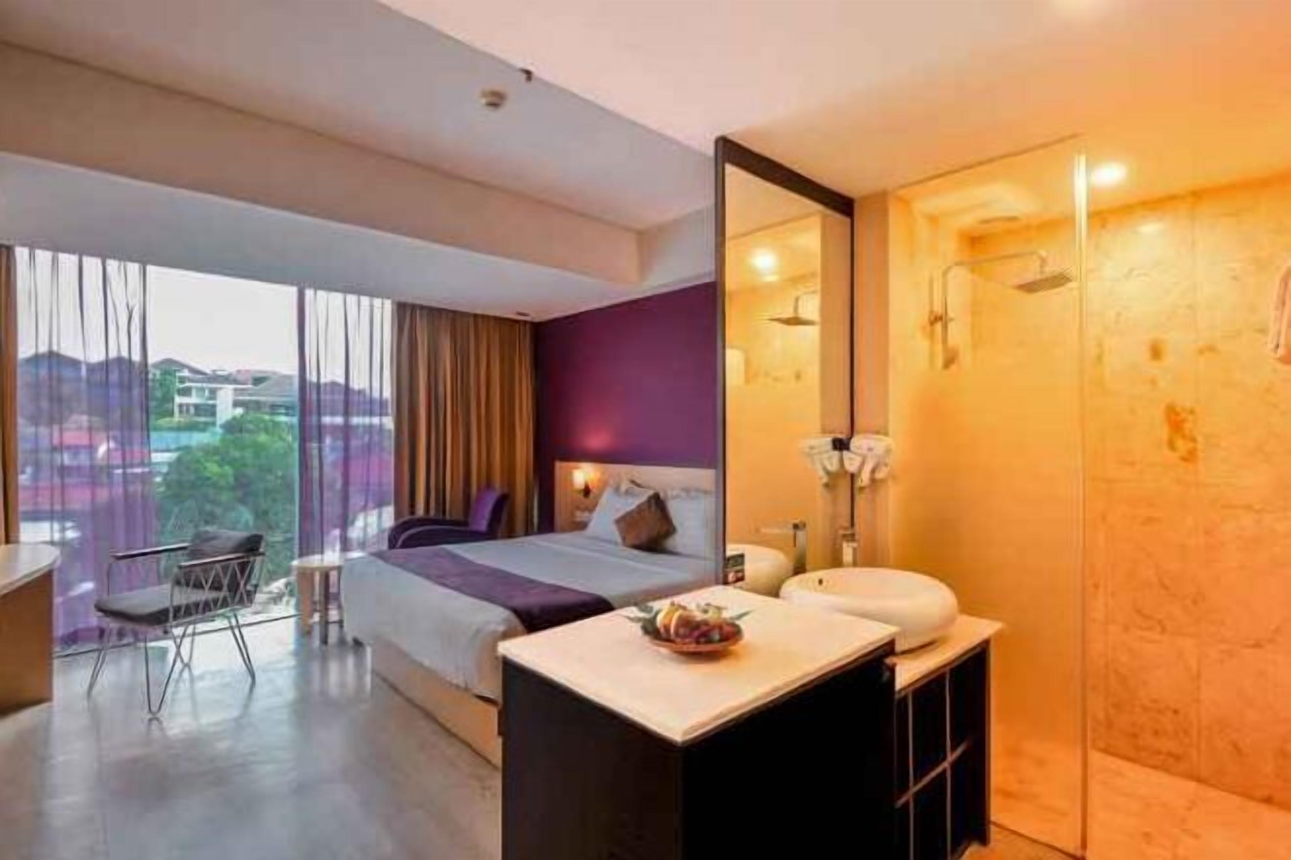 Premium bedding, minibar, in-room safe, desk