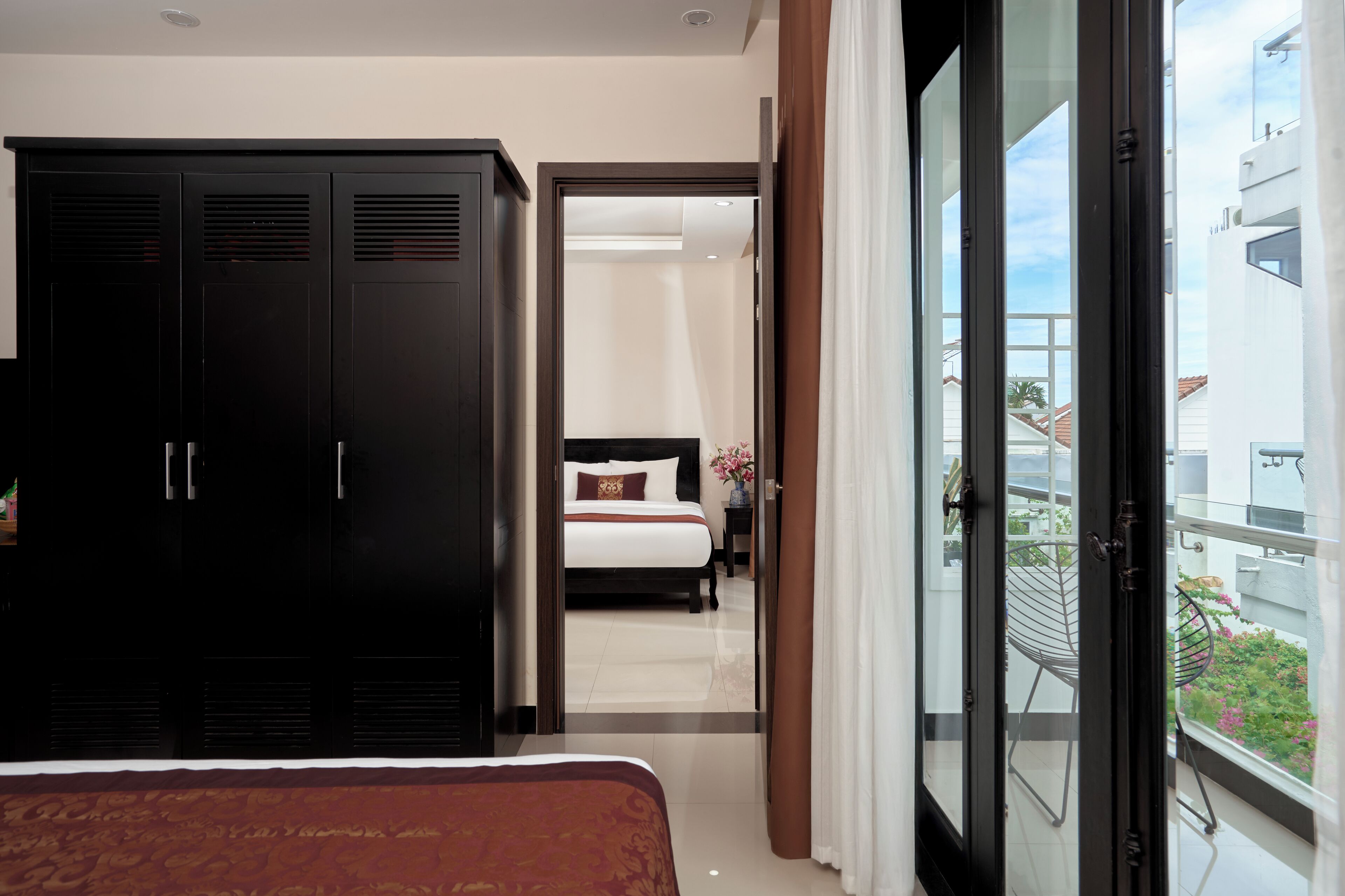 2 bedrooms, minibar, individually decorated, individually furnished