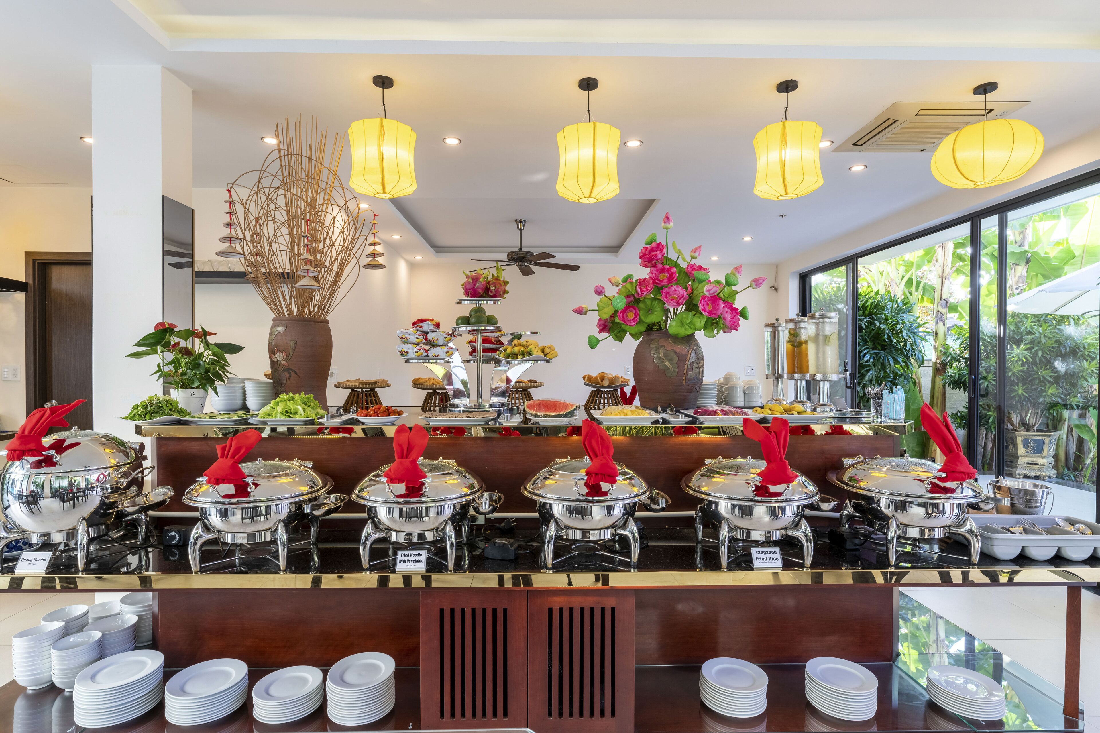 breakfast, lunch, dinner served; garden views