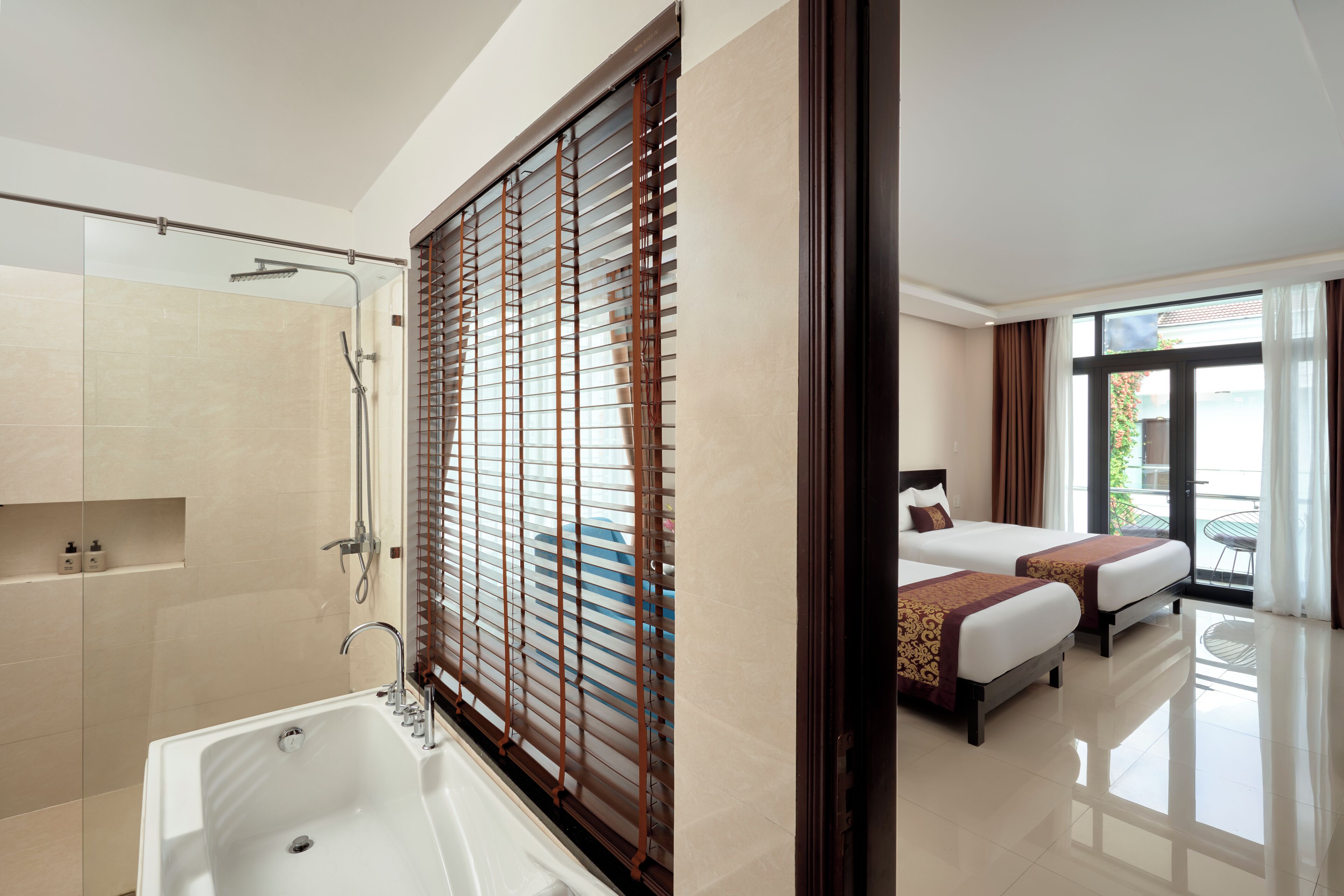 shower, free toiletries, hair dryer, slippers