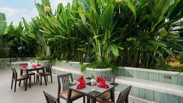 Dagelijks ontbijtbuffet (VND 150000 per persoon)