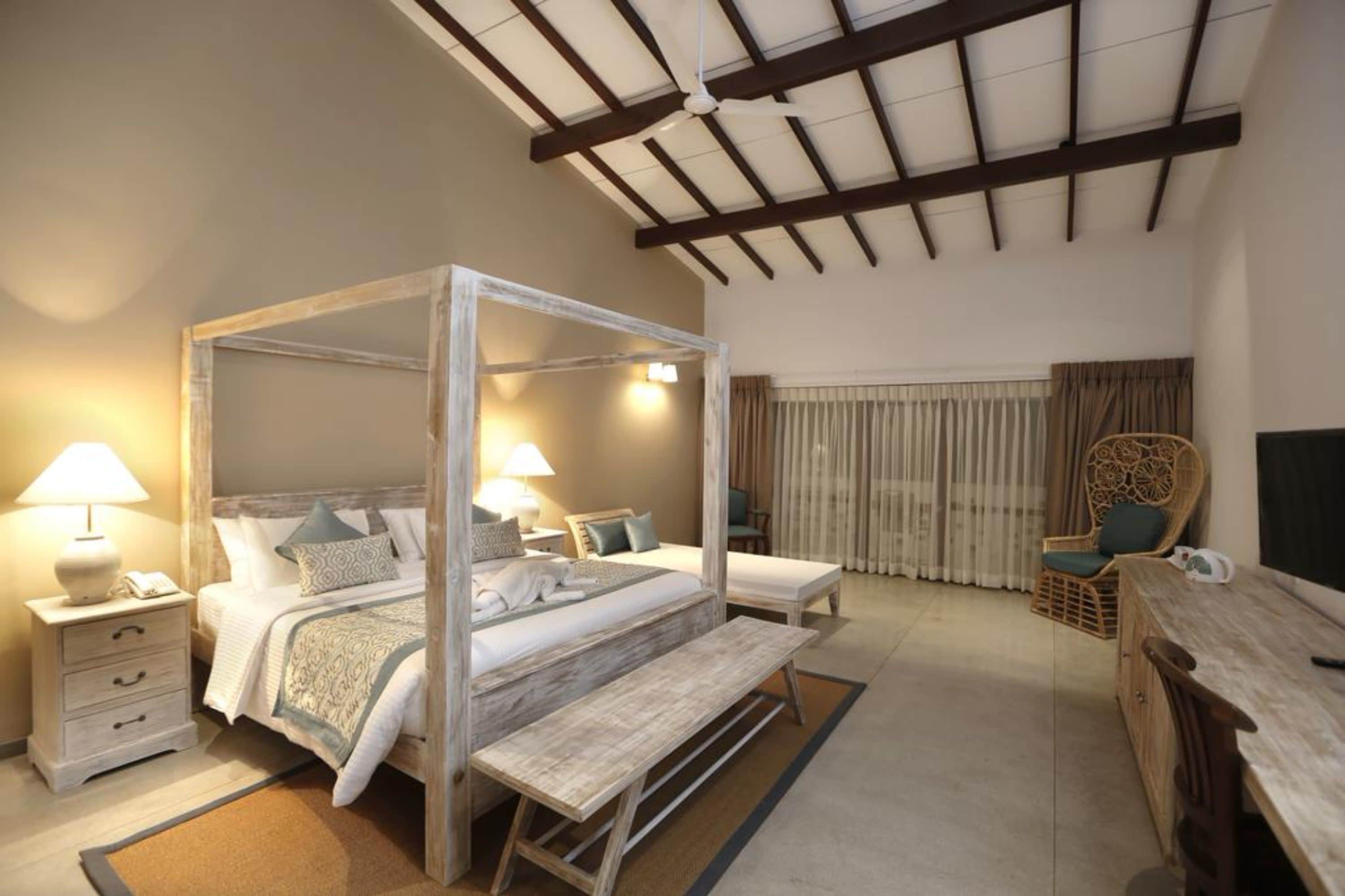 スイート | セーフティボックス (室内)、デスク、防音設備、アイロン / アイロン台